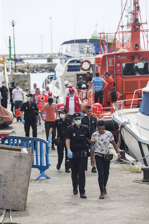 Un buque ha interceptado la embarcación a 15 millas al sureste del muelle de Escombreras