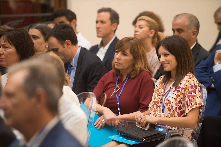 El profesor del IESE Luis Huete ofrece varias claves para «mantener en forma las empresas», comparándolas con «seres vivos» que necesitan equilibrar una serie de «vitaminas» para evitar «patologías»