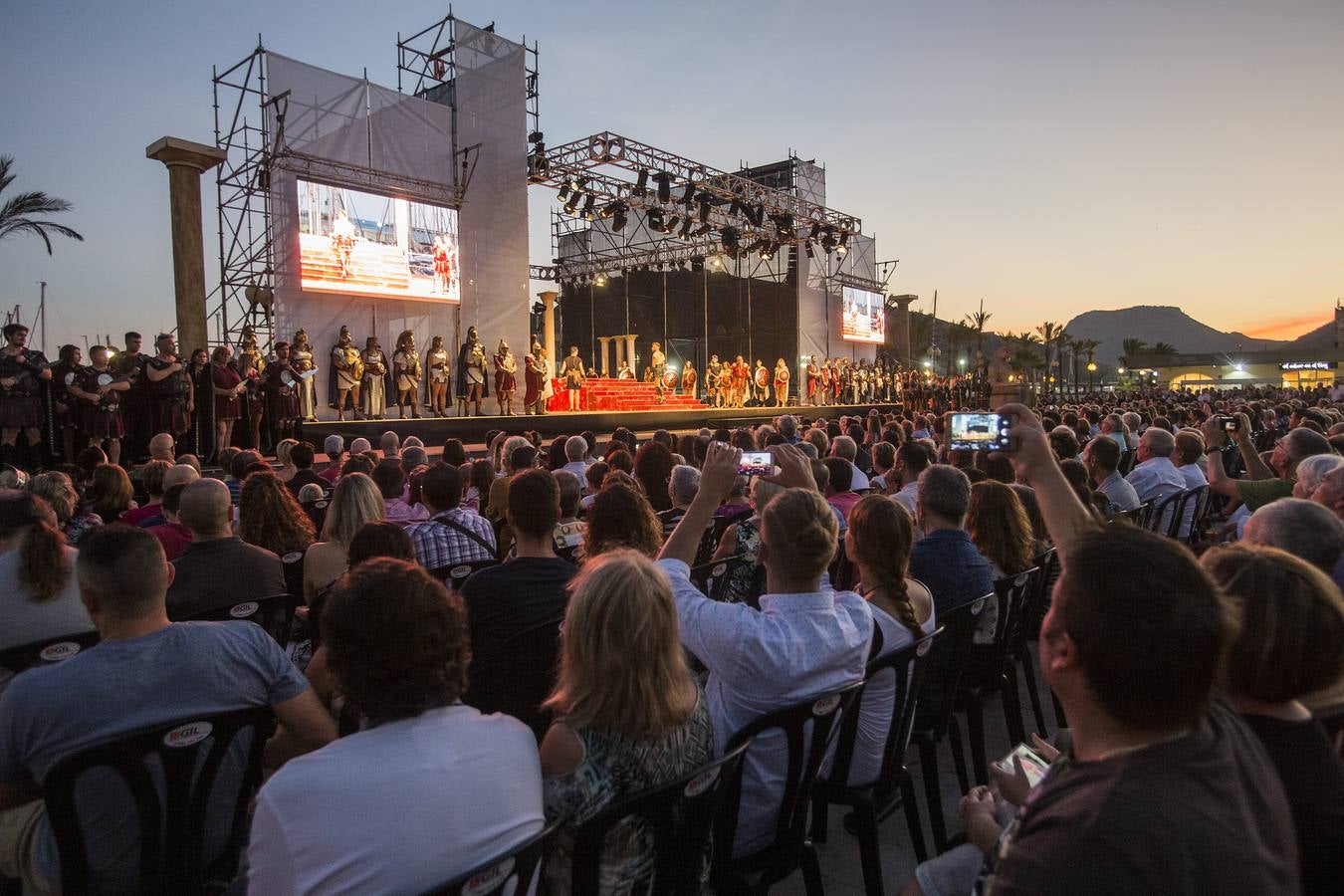 Los carthagineses dan más vistosidad a esta escenificación gracias al cambio de explanada en Alfonso XII