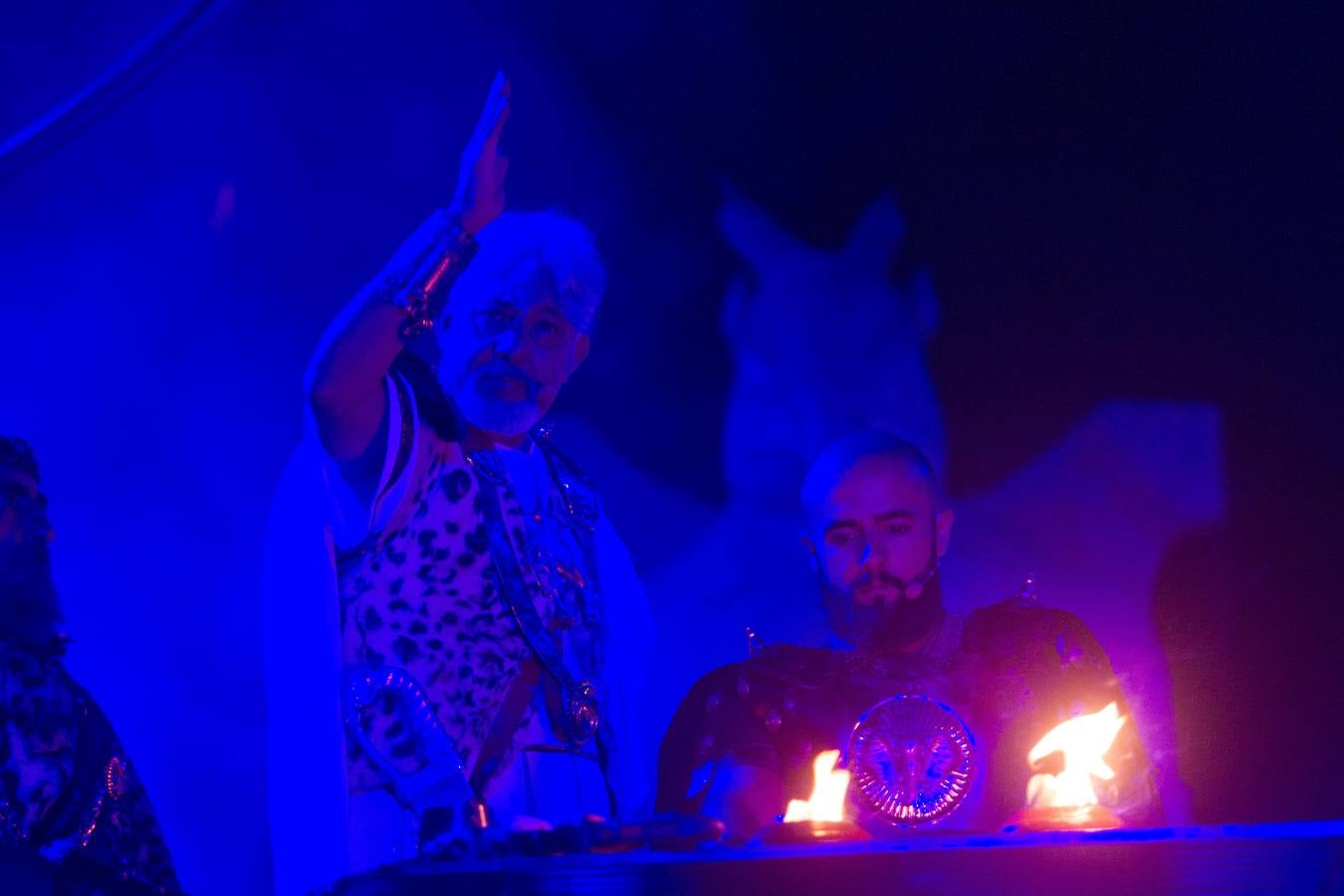 Dos grandes pantallas de televisión permiten seguir todos los detalles de los esponsales durante las fiestas de Carthagineses y Romanos. 