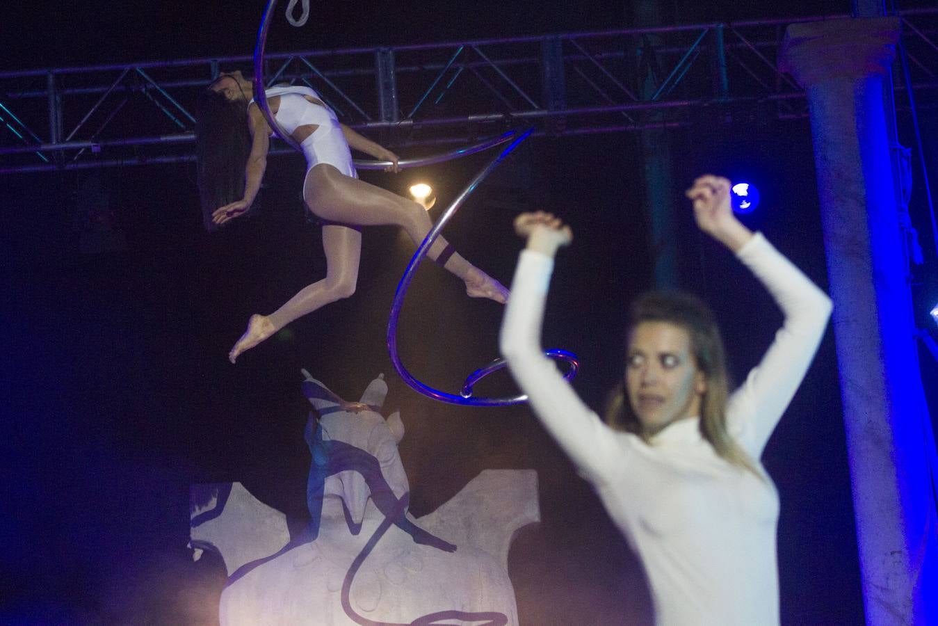 Dos grandes pantallas de televisión permiten seguir todos los detalles de los esponsales durante las fiestas de Carthagineses y Romanos. 