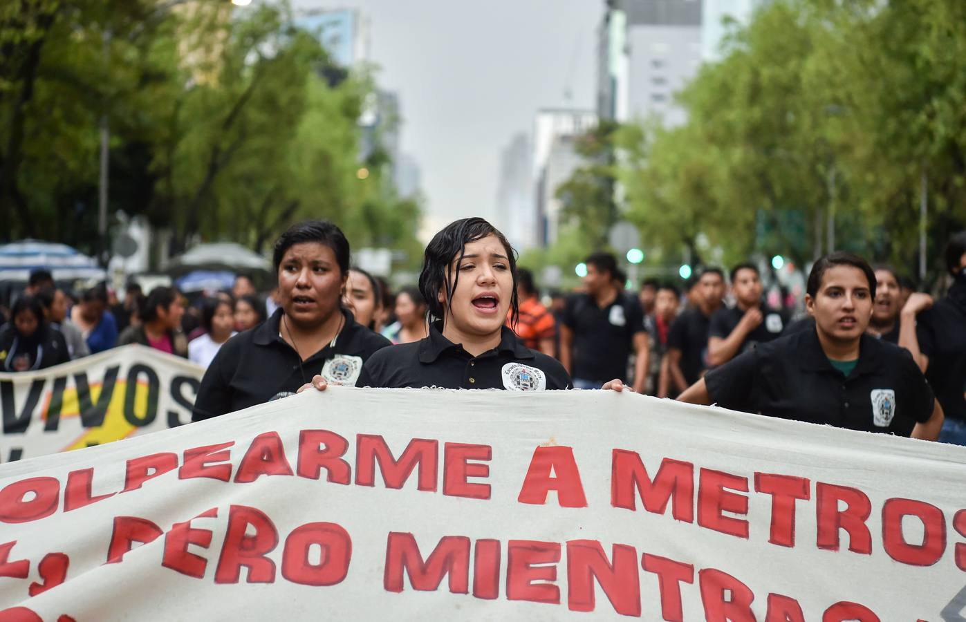 Familiares y amigos de los estudiantes desaparecidos en Ayotzinapa se manifiestan en Ciudad de México para exigir justicia en el mismo día en que se cumplen cuatro años de la desaparición de los 43 estudiantes, en el sureño estado de Guerrero.