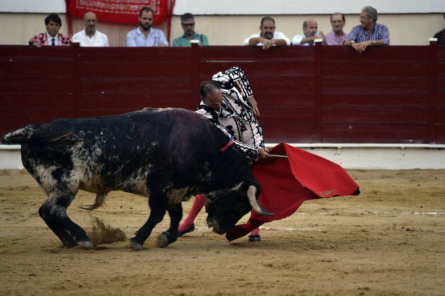 El torero celebra su última corrida junto a El Juli en la plaza de La Era de Abarán