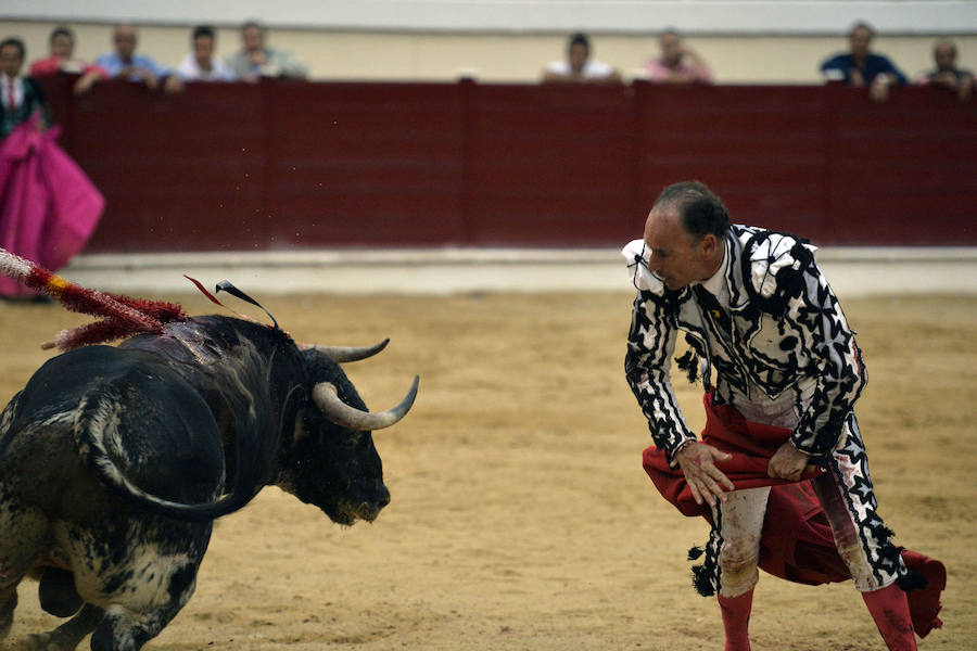 El torero celebra su última corrida junto a El Juli en la plaza de La Era de Abarán