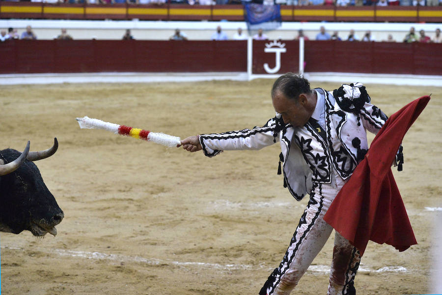 El torero celebra su última corrida junto a El Juli en la plaza de La Era de Abarán