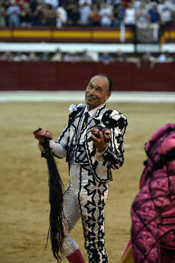 El torero celebra su última corrida junto a El Juli en la plaza de La Era de Abarán