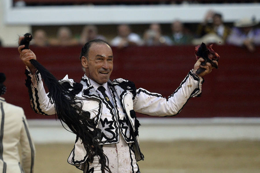 El torero celebra su última corrida junto a El Juli en la plaza de La Era de Abarán