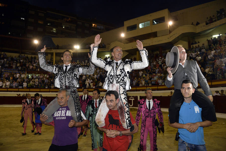 El torero celebra su última corrida junto a El Juli en la plaza de La Era de Abarán