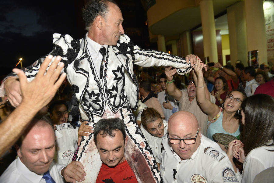 El torero celebra su última corrida junto a El Juli en la plaza de La Era de Abarán