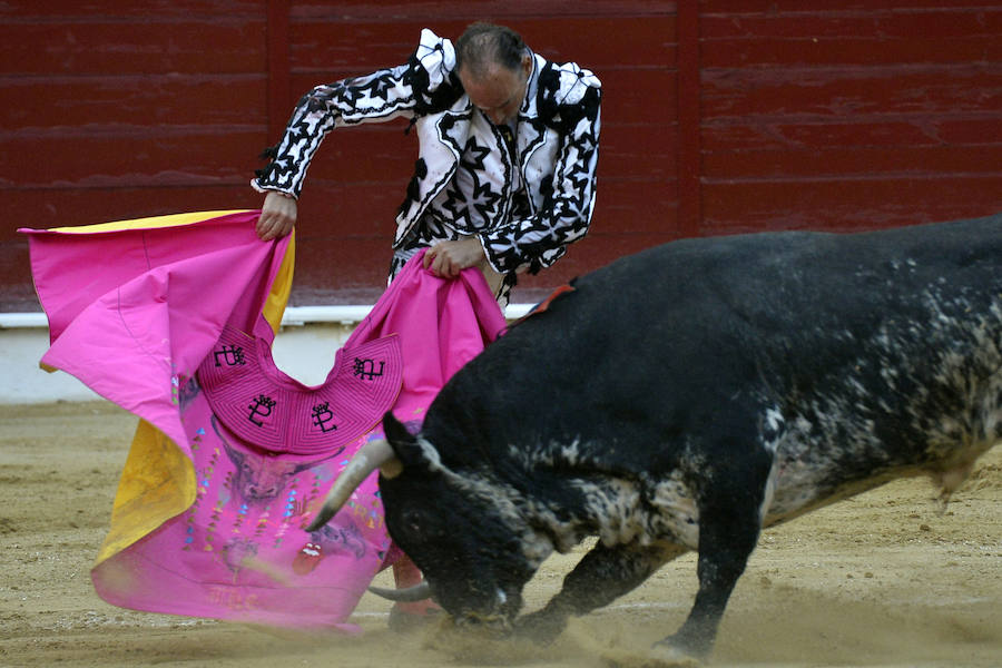 El torero celebra su última corrida junto a El Juli en la plaza de La Era de Abarán