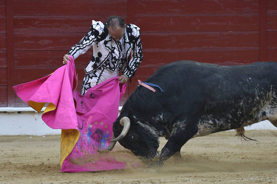 El torero celebra su última corrida junto a El Juli en la plaza de La Era de Abarán