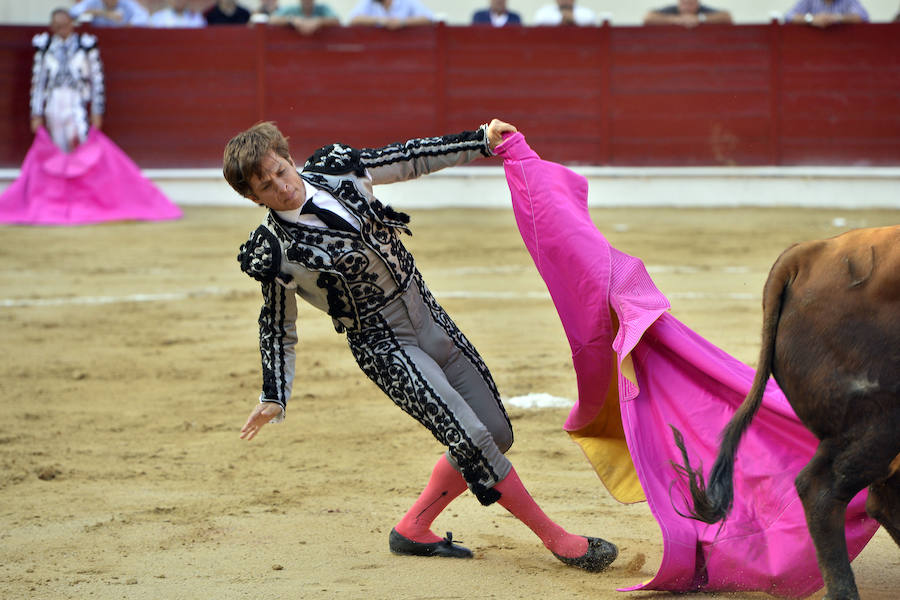 El torero celebra su última corrida junto a El Juli en la plaza de La Era de Abarán