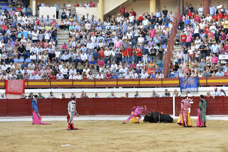 El torero celebra su última corrida junto a El Juli en la plaza de La Era de Abarán