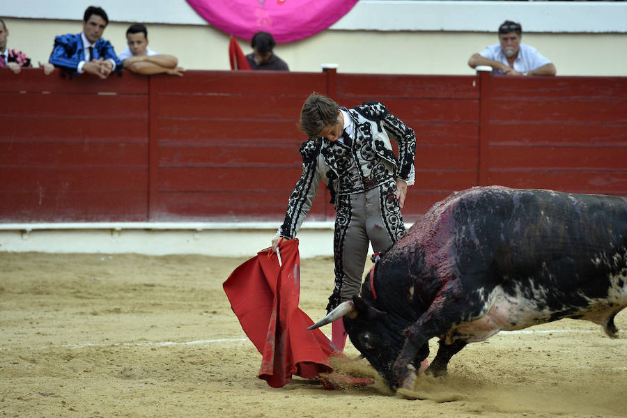 El torero celebra su última corrida junto a El Juli en la plaza de La Era de Abarán