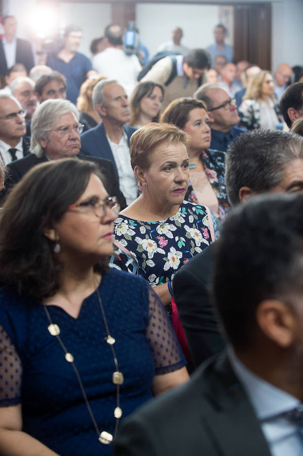 El presidente regional señala, ante las preguntas sobre si se va a reunir con el máximo responsable de la Universidad Católica para rebajar la tensión, que él, «de tensión», anda «muy bien»