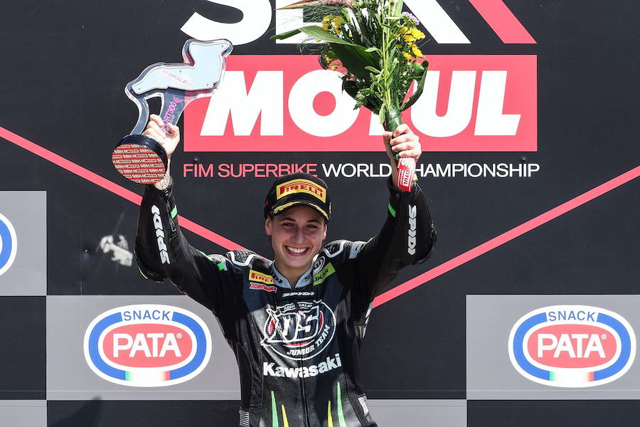 Finalmente llegó la temporada soñada, un 2018 lleno de triunfos que corona a la ceheginera como la primera mujer que logra un título de forma individual en un Mundial de Motociclismo. En la imagen, aparece su primera victoria de la temporada en el GP de Italia.