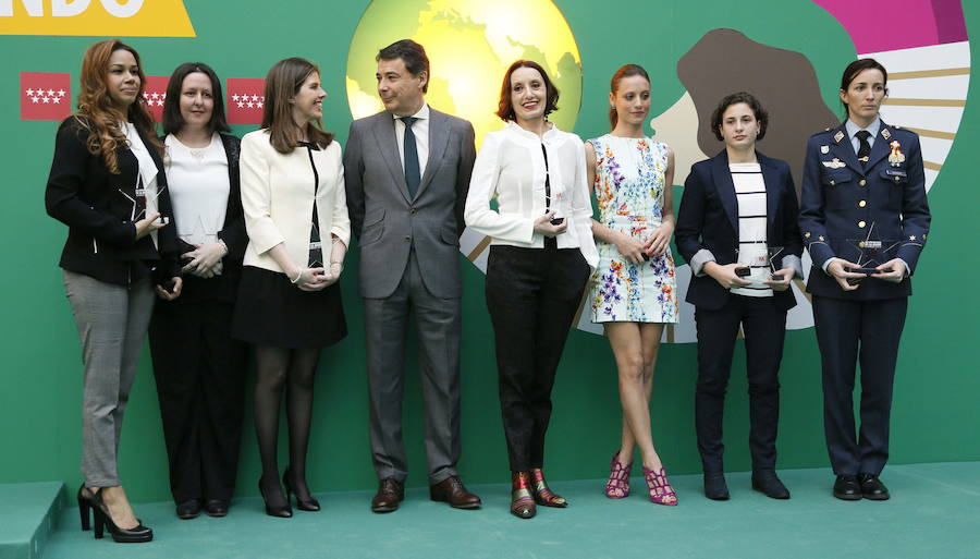 El 6 de marzo de 2015, Ana Carrasco fue premiada con la Estrella de la Comunidad de Madrid en el acto de conmemoración del Día Internacional de la Mujer, junto a la cantante Luz Casal, la empresaria Marta Fernández, la actriz Michelle Jenner, la cocinera María Marte, la capitana del Ejercito del Aire, Rosa María García, y María Jesús Martín.