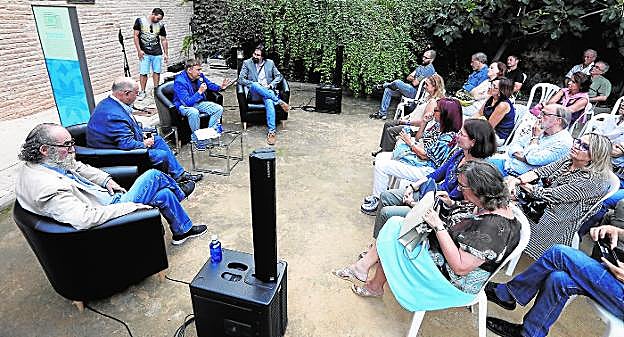 Patricio Peñalver, Juan Eslava Galán, Francisco José Motos y Sergio Reyes, ayer, en su intervención en el Patio de las Claras . 