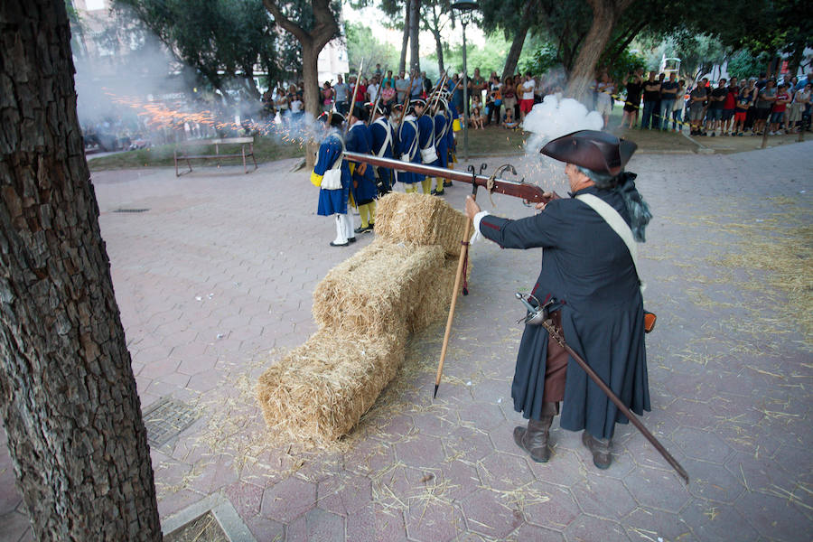 El murciano barrio de Santa María de Gracia acoge la recreación de este episodio de la Guerra de Sucesión Española, del que se cumple el 312 aniversario y que dejó más de 400 muertos