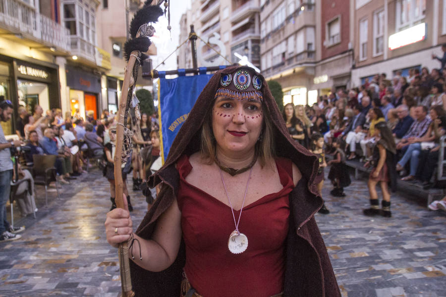 Cuatro mil personas escenifican en tres horas y media la historia de dos pueblos, Roma y Carthago, en un desfile rápido y vistoso
