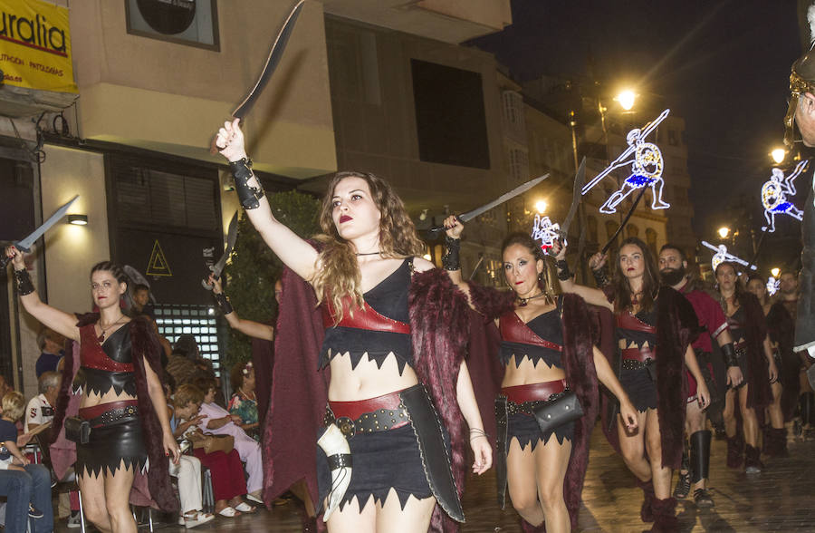 Cuatro mil personas escenifican en tres horas y media la historia de dos pueblos, Roma y Carthago, en un desfile rápido y vistoso