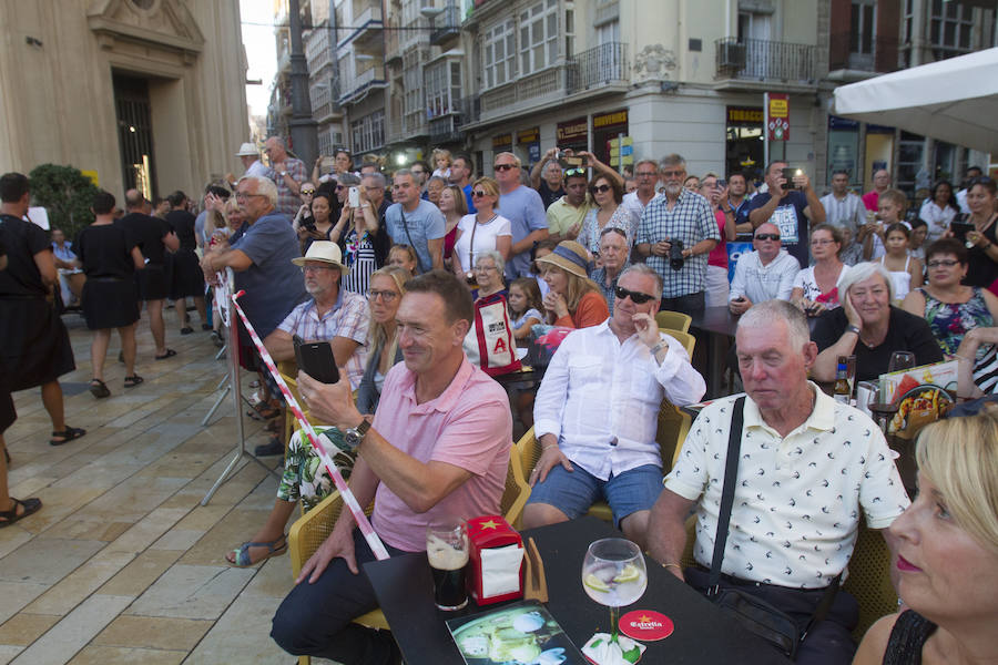 Cuatro mil personas escenifican en tres horas y media la historia de dos pueblos, Roma y Carthago, en un desfile rápido y vistoso