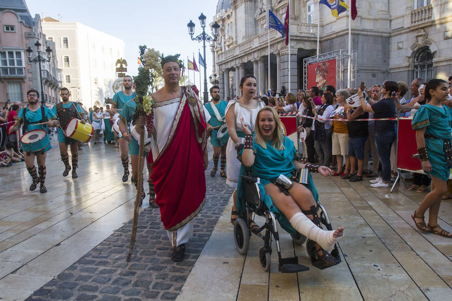Cuatro mil personas escenifican en tres horas y media la historia de dos pueblos, Roma y Carthago, en un desfile rápido y vistoso