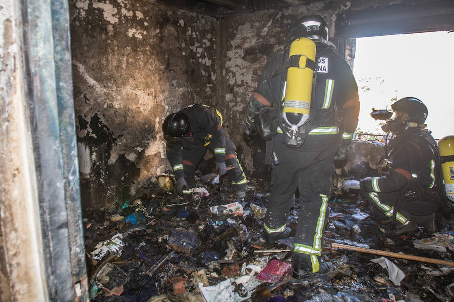 Al parecer, el fuego se habría originado en el apartamento de un hombre con síndrome de Diógenes y un historial de problemas psiquiátricos