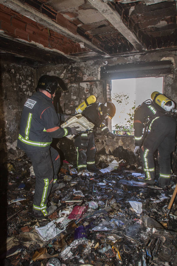 Al parecer, el fuego se habría originado en el apartamento de un hombre con síndrome de Diógenes y un historial de problemas psiquiátricos