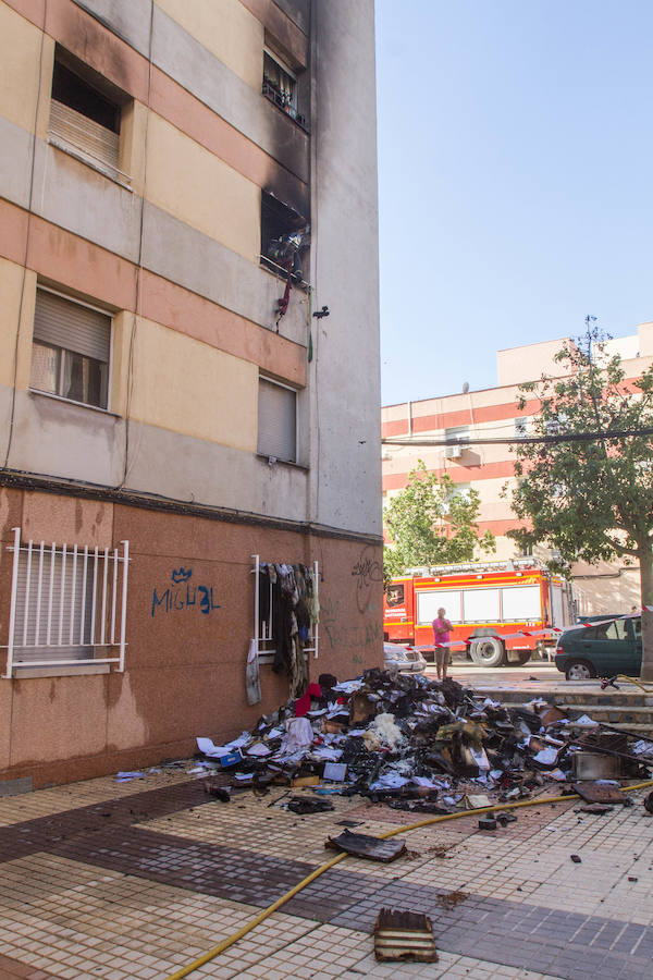 Al parecer, el fuego se habría originado en el apartamento de un hombre con síndrome de Diógenes y un historial de problemas psiquiátricos