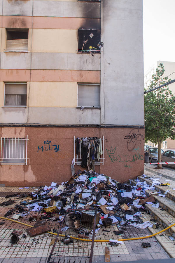 Al parecer, el fuego se habría originado en el apartamento de un hombre con síndrome de Diógenes y un historial de problemas psiquiátricos