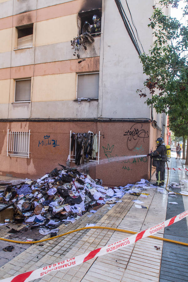 Al parecer, el fuego se habría originado en el apartamento de un hombre con síndrome de Diógenes y un historial de problemas psiquiátricos