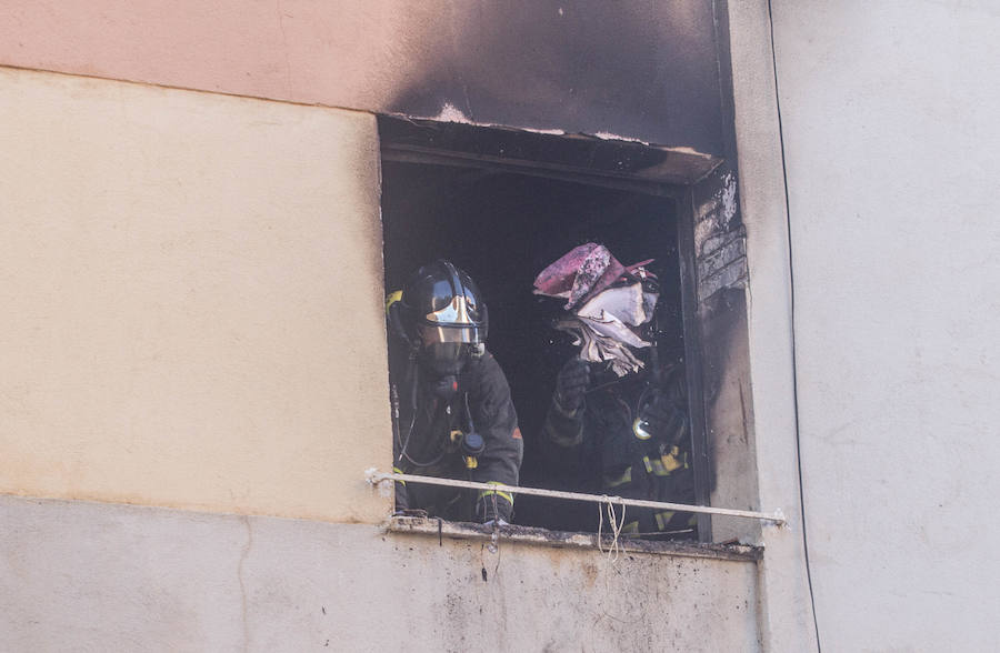 Al parecer, el fuego se habría originado en el apartamento de un hombre con síndrome de Diógenes y un historial de problemas psiquiátricos