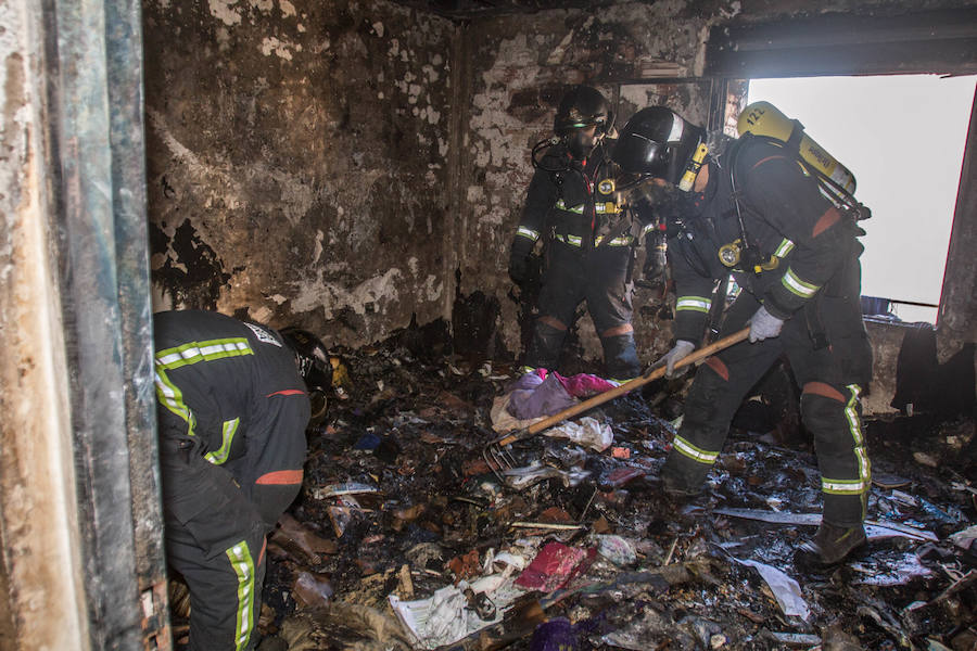 Al parecer, el fuego se habría originado en el apartamento de un hombre con síndrome de Diógenes y un historial de problemas psiquiátricos