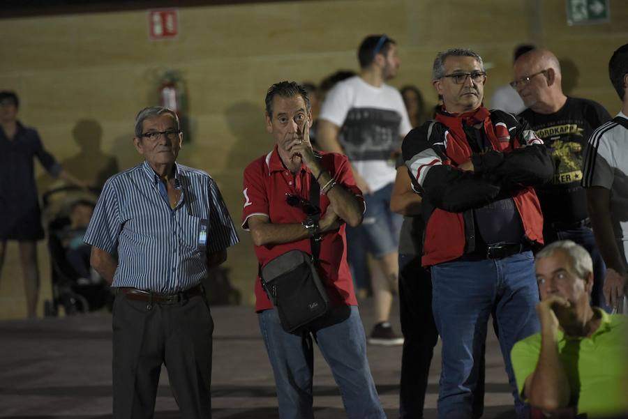 La piloto se convierte en la primera mujer en ganar un campeonato de motociclismo compitiendo contra hombres