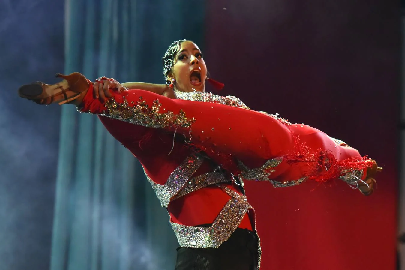 Bailarines compiten durante el Festival Mundial de Salsa en Cali (Colombia). 