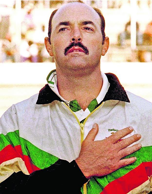 Bruce Grobbelaar, en un partido en Zimbabue después de retirarse en Europa. 