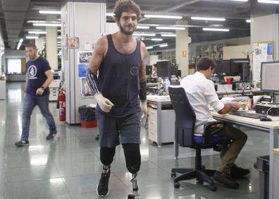 Imagen secundaria 1 - Davide Morana, durante su entrevista en 'La Verdad'.