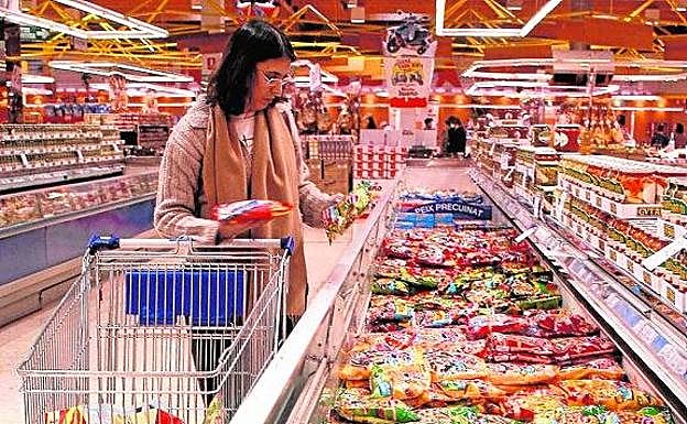 La trampa en la que no debes caer en el supermercado, según la OCU