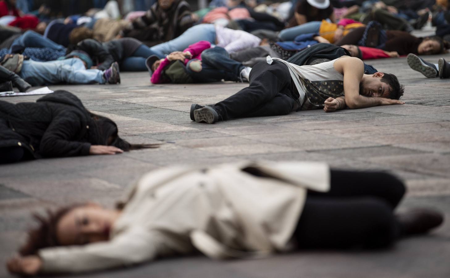 Víctimas de la represión estudiantil de 1968 y estudiantes universitarios se unieron para marchar a lo largo de Ciudad de México y exigir justicia el mismo día en que se cumplen 50 años de la masacre perpetrada por el Ejército mexicano contra un mitin de estudiantes en el barrio de Tlatelolco.
