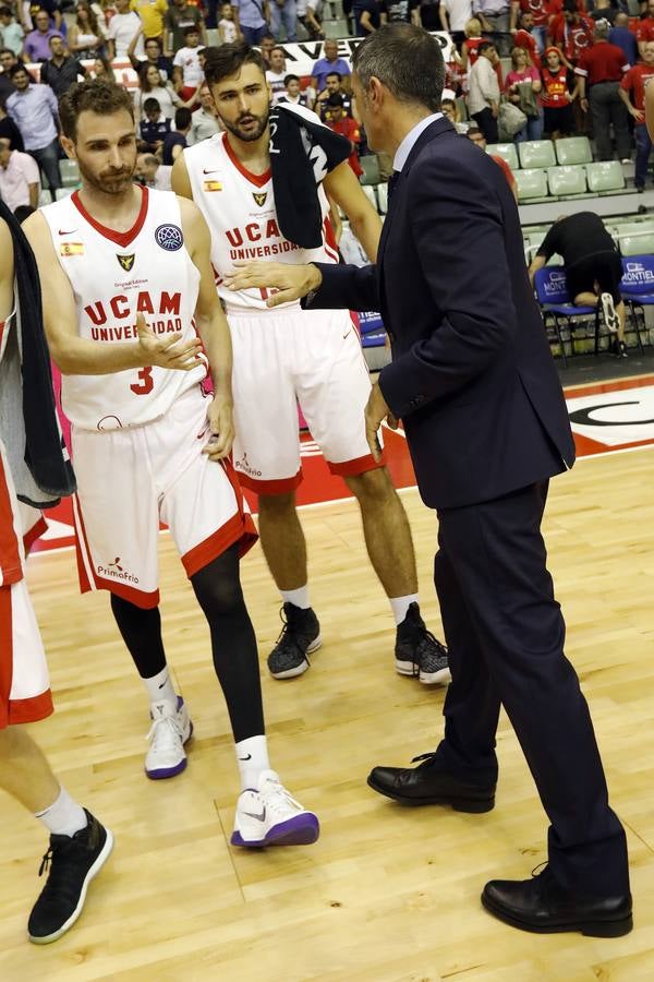 El conjunto universitario pasa la fase previa de la Basketball CL, tras caer en casa frente al Spriou Charleroi por 78-82