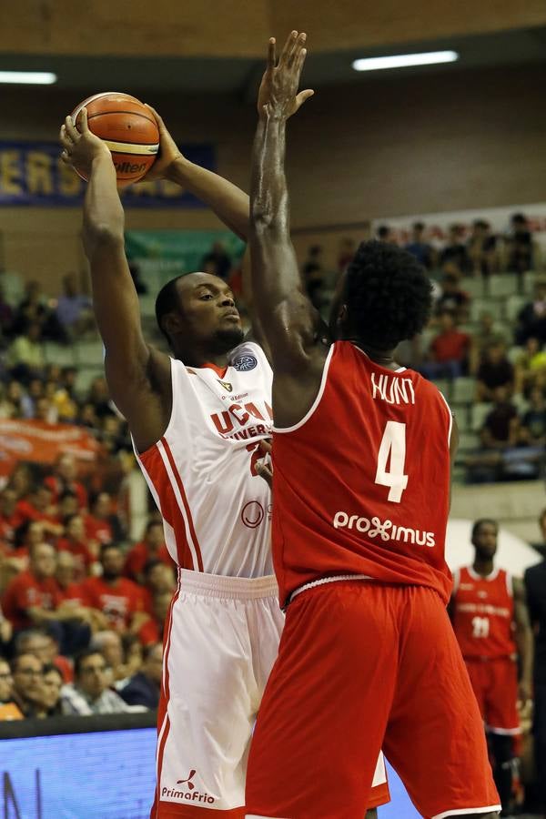 El conjunto universitario pasa la fase previa de la Basketball CL, tras caer en casa frente al Spriou Charleroi por 78-82