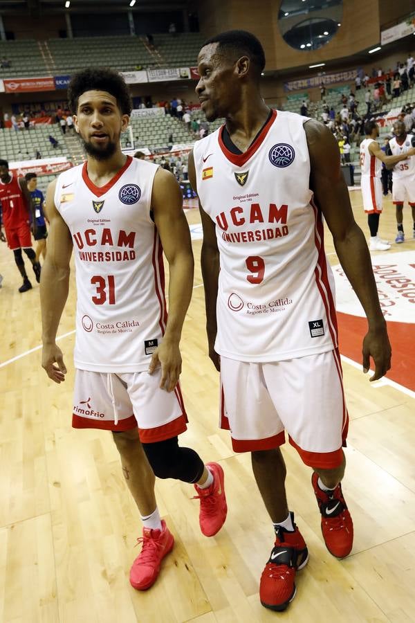 El conjunto universitario pasa la fase previa de la Basketball CL, tras caer en casa frente al Spriou Charleroi por 78-82
