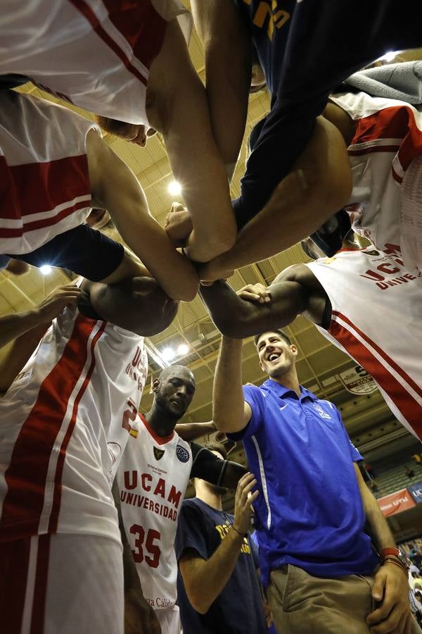 El conjunto universitario pasa la fase previa de la Basketball CL, tras caer en casa frente al Spriou Charleroi por 78-82