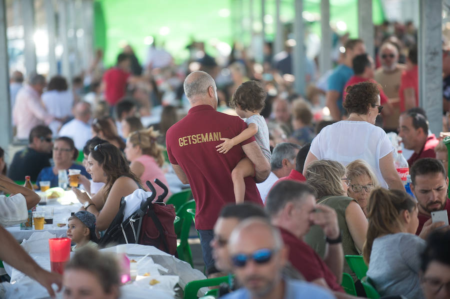 Más de un millar de personas asisten a la jornada de convivencia de la Cofradía en el campus de Espinardo