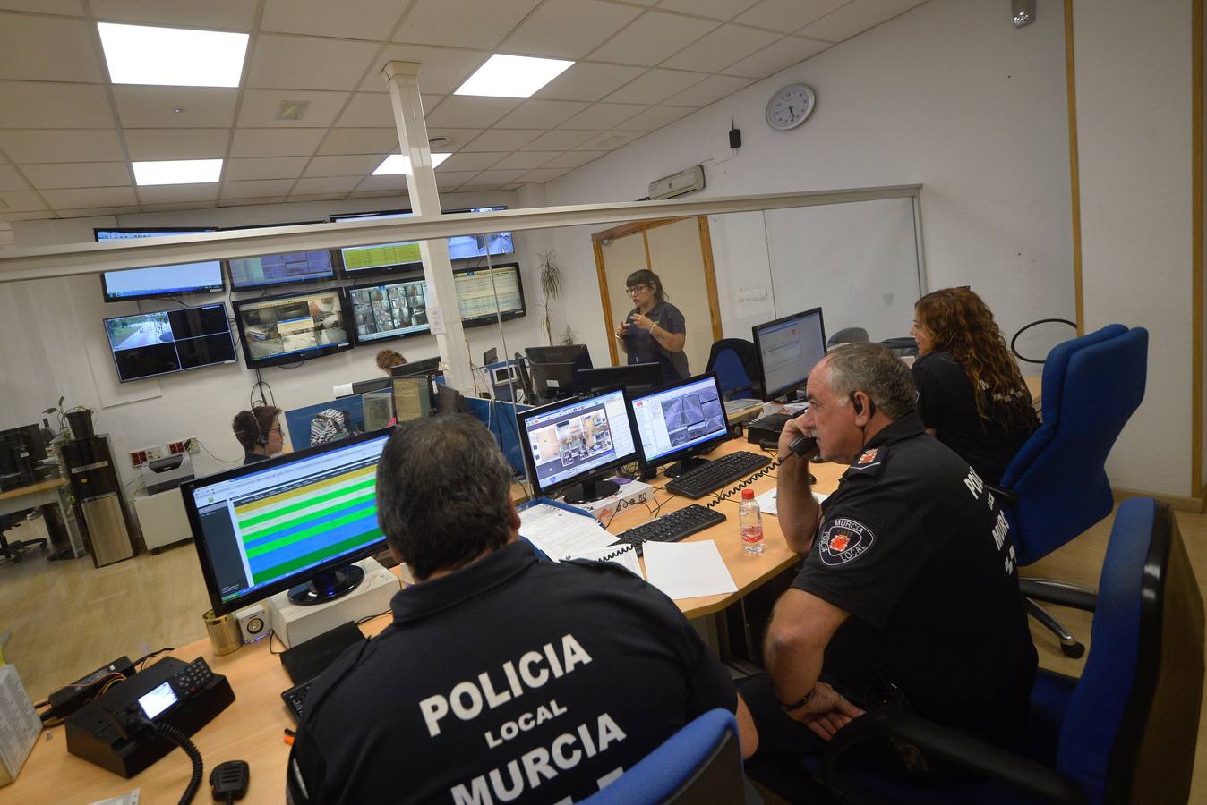 Ya han comenzado a funcionar, en fase de pruebas, las quince videocámaras que controlan el día a día en el barrio del Carmen de Murcia.