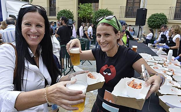La presentración del I Encuentro Gastronómico del Langostino, en la plaza Julián Romea de Murcia.