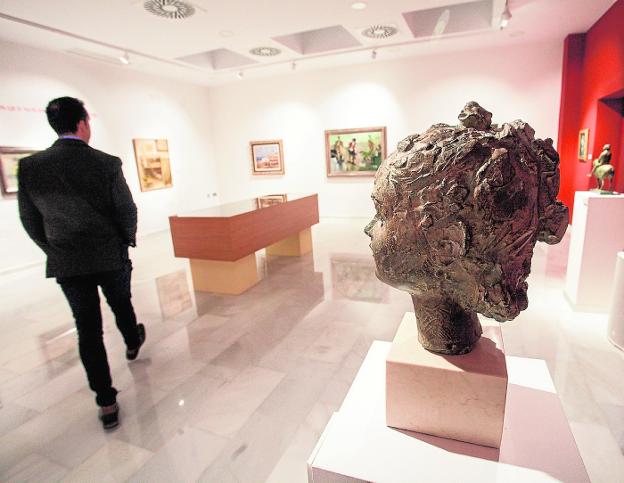 La sala de La Glorieta acoge desde ayer la muestra de la Real Academia de Bellas Artes. 