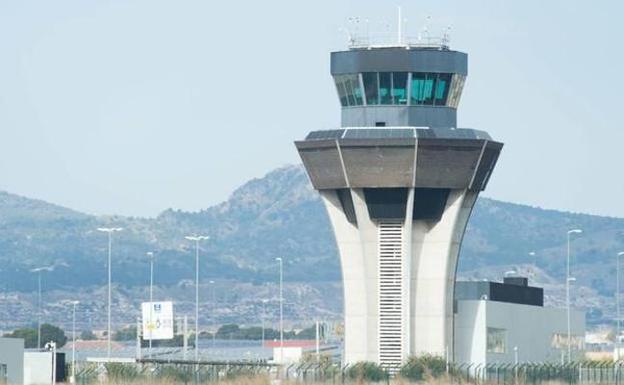 Torre de control del aeropuerto de Corvera. 