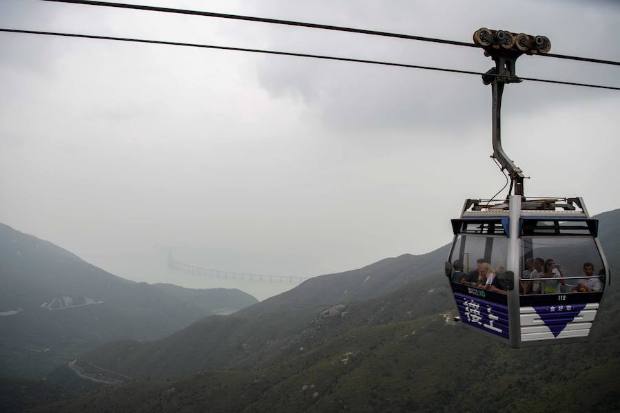 Conecta las tres ciudades de Hong Kong, Zhuhai y Macao con 55 kilómetros de recorrido